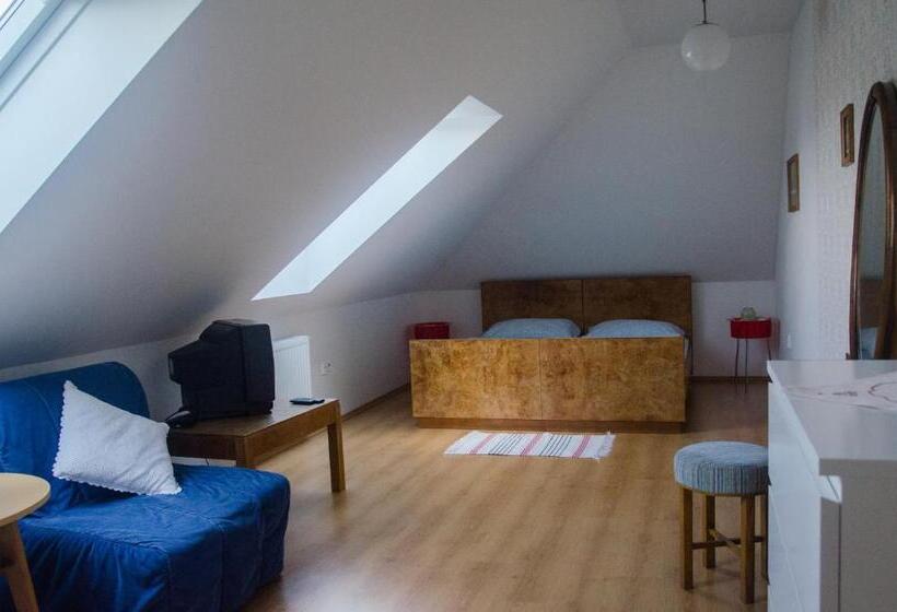 标准三人间, Penzion Pod Hůrkou