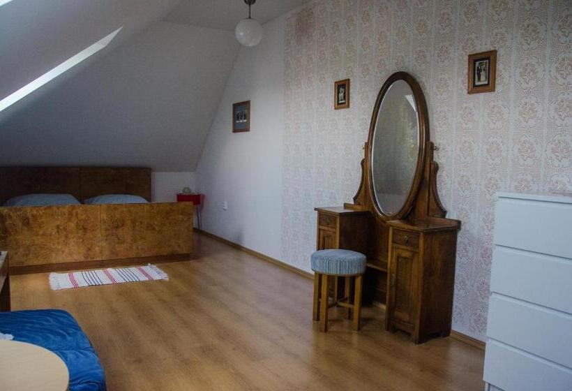 标准三人间, Penzion Pod Hůrkou