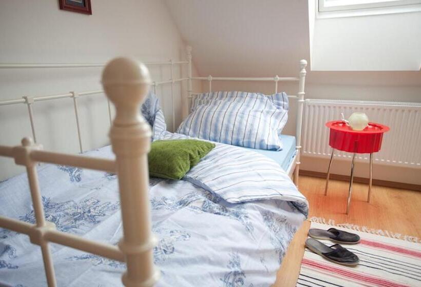 标准三人间, Penzion Pod Hůrkou