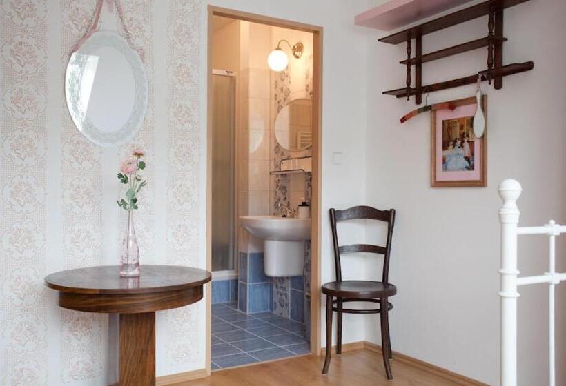 标准三人间, Penzion Pod Hůrkou