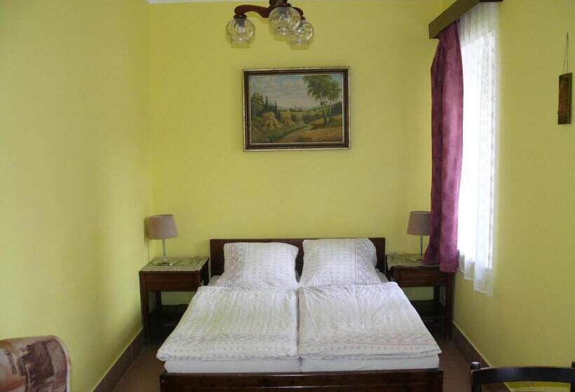 חדר סטנדרט לארבעה, Pension A Restaurace Rudolec