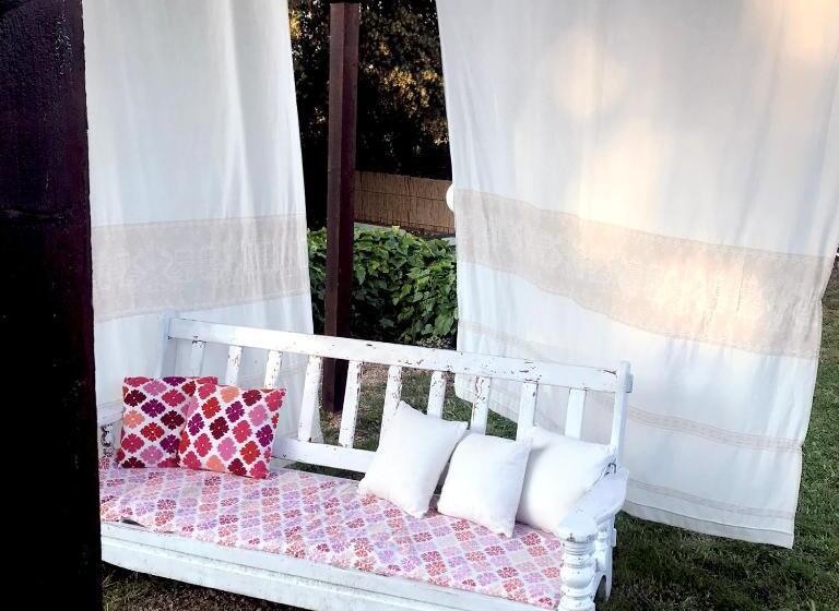 اتاق راحتی سه تخته, B&b La Tasgia