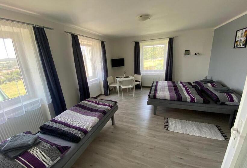 标准三人间, Penzion Kamejk