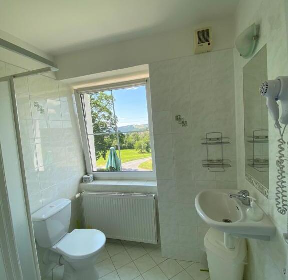 标准三人间, Penzion Kamejk