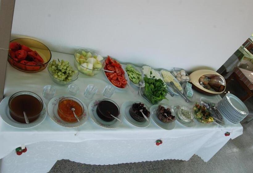 标准三人间, Rose Pension