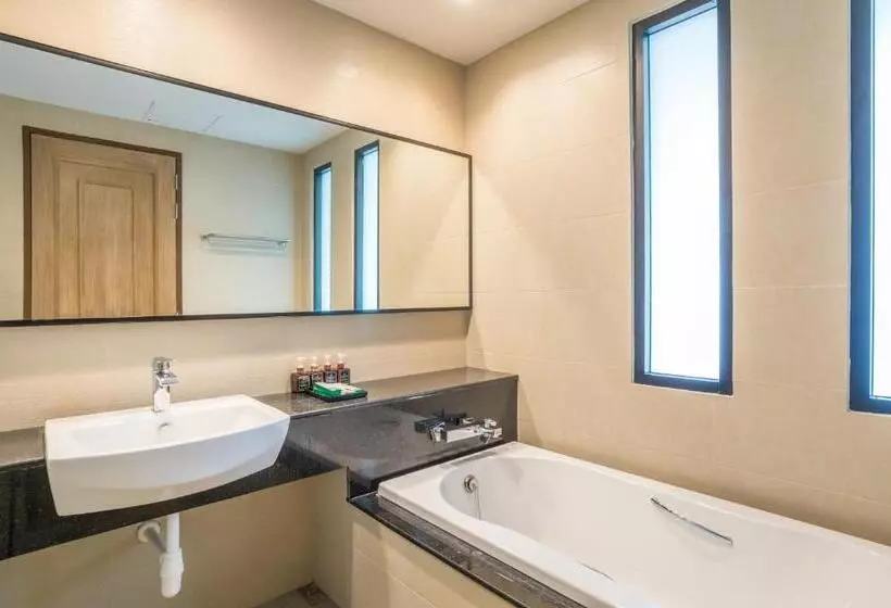 اتاق استاندارد سه تخته با چشم‌انداز استخر, Ananta Burin Resort   Sha Extra Plus