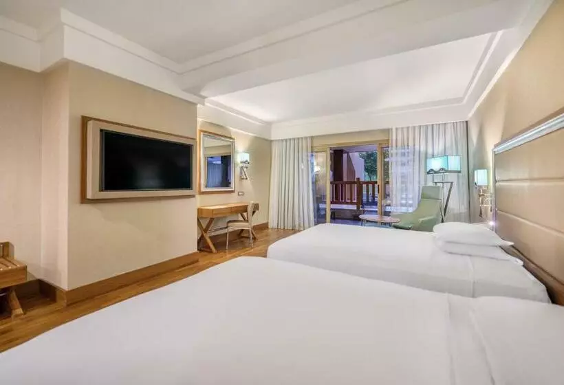 اتاق لوکس با چشمانداز استخر, Hilton Dalaman Sarigerme Resort & Spa