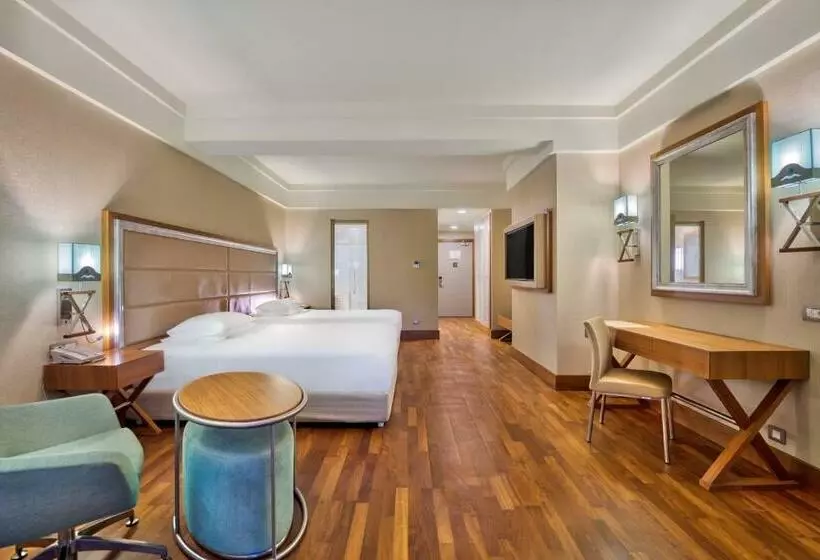 اتاق لوکس با چشمانداز استخر, Hilton Dalaman Sarigerme Resort & Spa