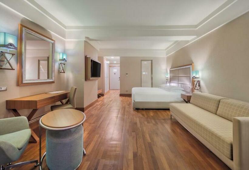Deluxe Room King Size Bed, Hilton Dalaman Sarigerme Resort & Spa