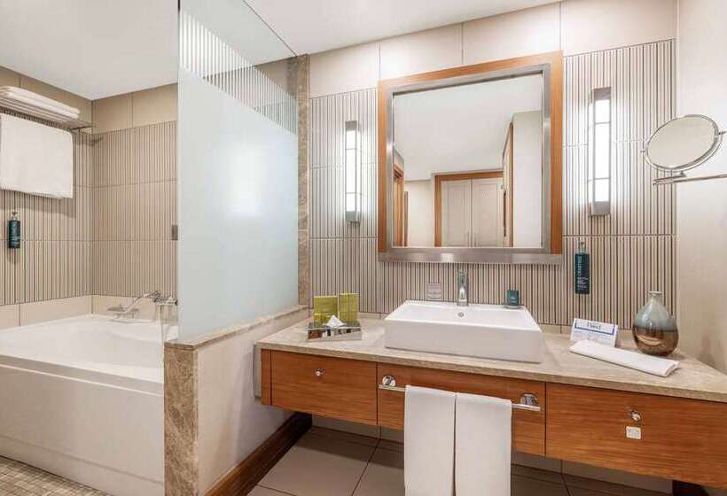 带大床的标准间, Hilton Dalaman Sarigerme Resort & Spa