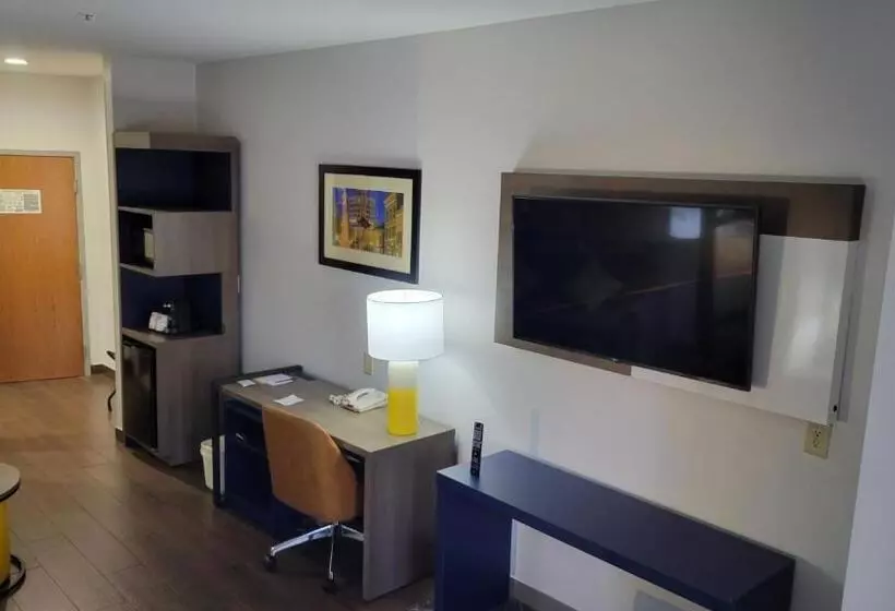 キングサイズベッドのスイートルーム, Comfort Suites