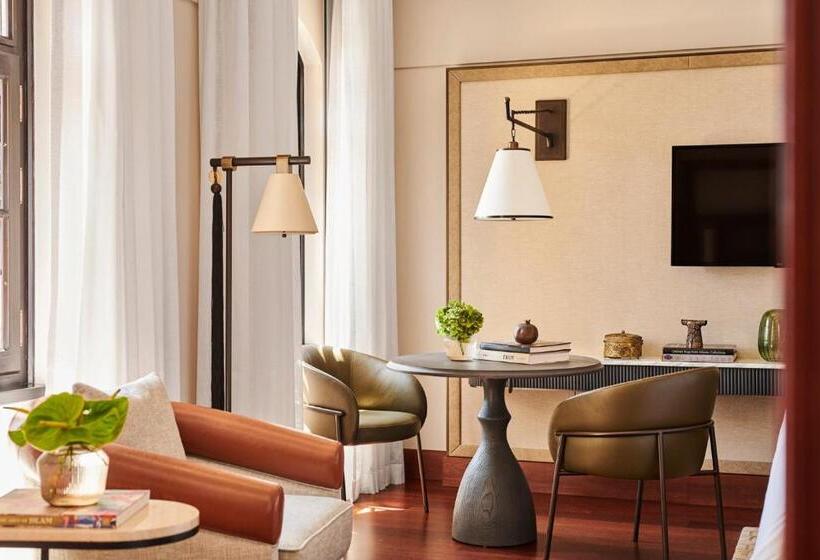 اتاق لوکس با تخت بزرگ, Four Seasons Hotel Istanbul At Sultanahmet