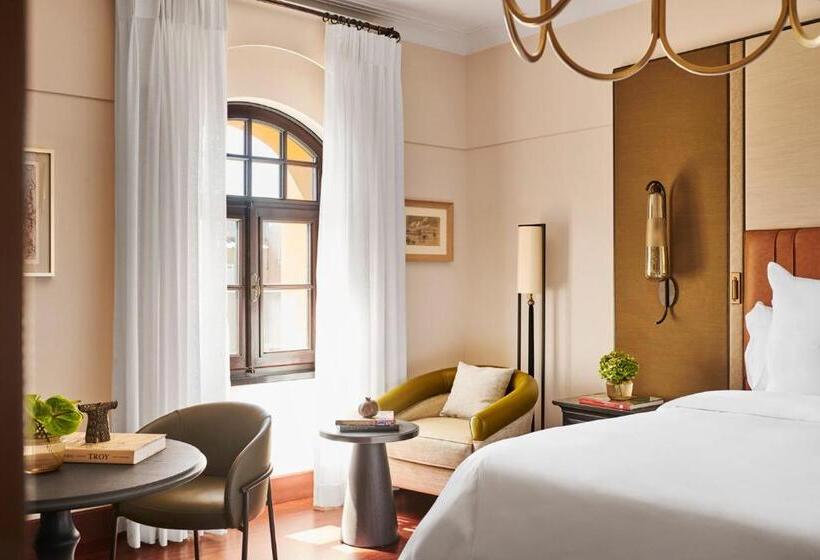 キングサイズベッドのスイートルーム, Four Seasons Hotel Istanbul At Sultanahmet