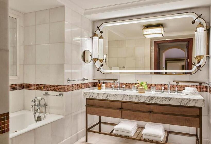 キングサイズベッドのスイートルーム, Four Seasons Hotel Istanbul At Sultanahmet