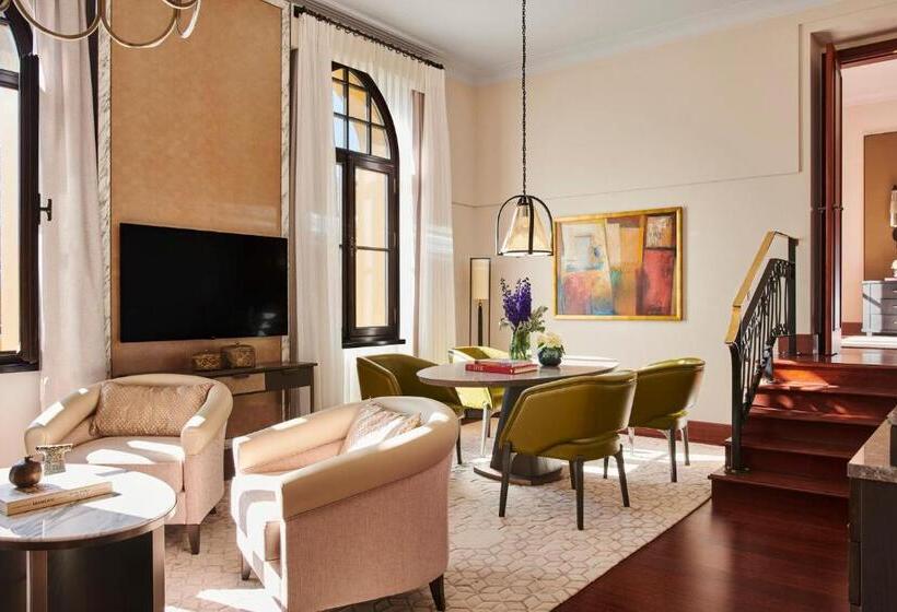キングサイズベッドのスイートルーム, Four Seasons Hotel Istanbul At Sultanahmet