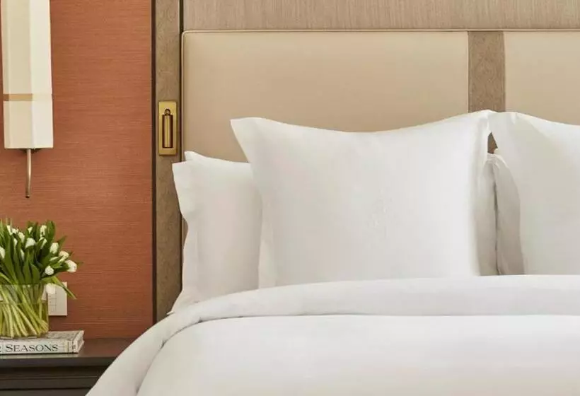 اتاق سوپریور با تخت بزرگ, Four Seasons Hotel Istanbul At Sultanahmet