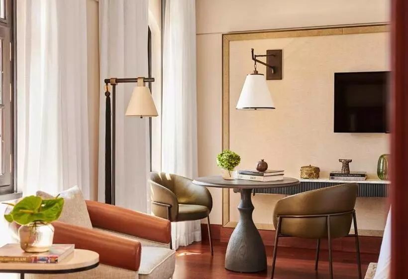 اتاق سوپریور با تخت بزرگ, Four Seasons Hotel Istanbul At Sultanahmet