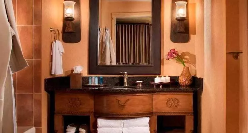 اتاق استاندارد با بالکن, Hilton Santa Fe Buffalo Thunder