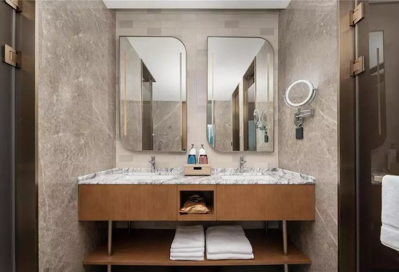 Deluxe Suite King Bed, Hilton Santa Fe Buffalo Thunder