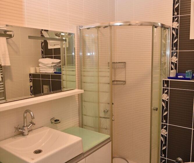 اتاق خانوادگی با چشمانداز دریا, Istankoy