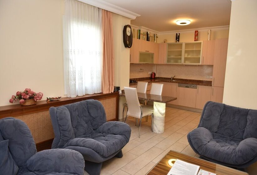 اتاق خانوادگی با چشمانداز دریا, Istankoy