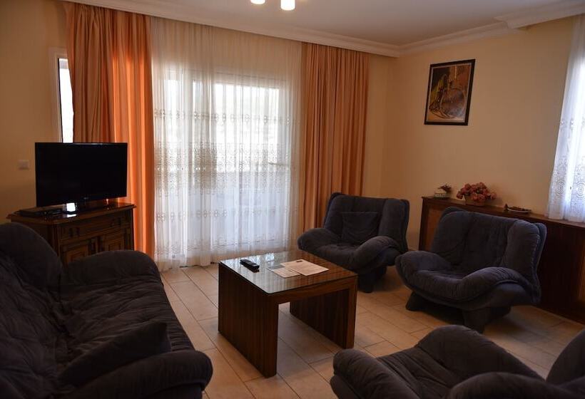 اتاق خانوادگی با چشمانداز دریا, Istankoy