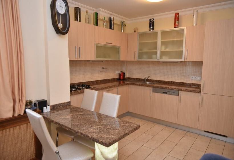 اتاق خانوادگی با چشمانداز دریا, Istankoy