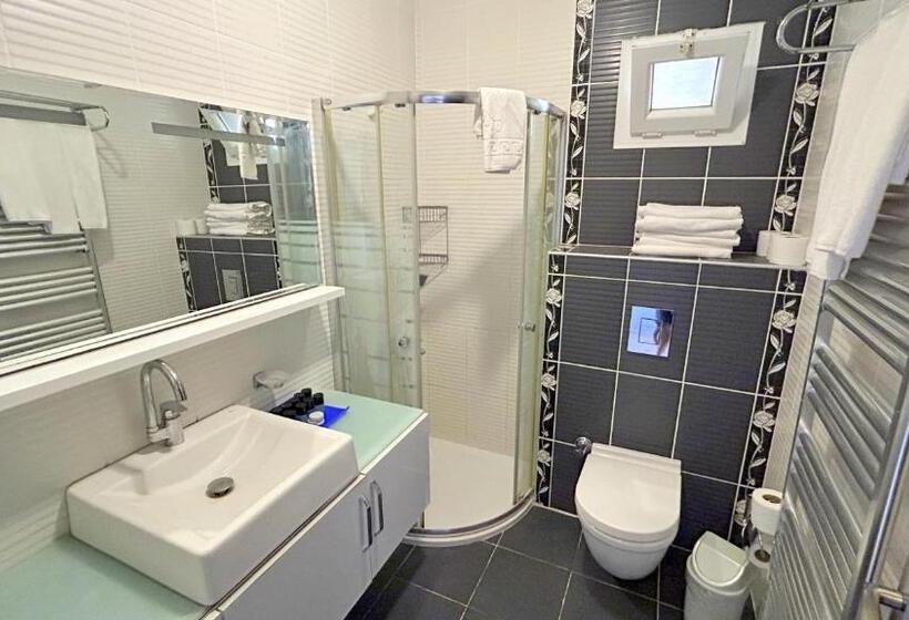 اتاق خانوادگی با چشمانداز دریا, Istankoy