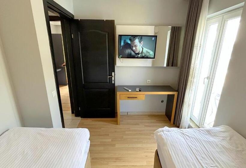 اتاق خانوادگی با چشمانداز دریا, Istankoy