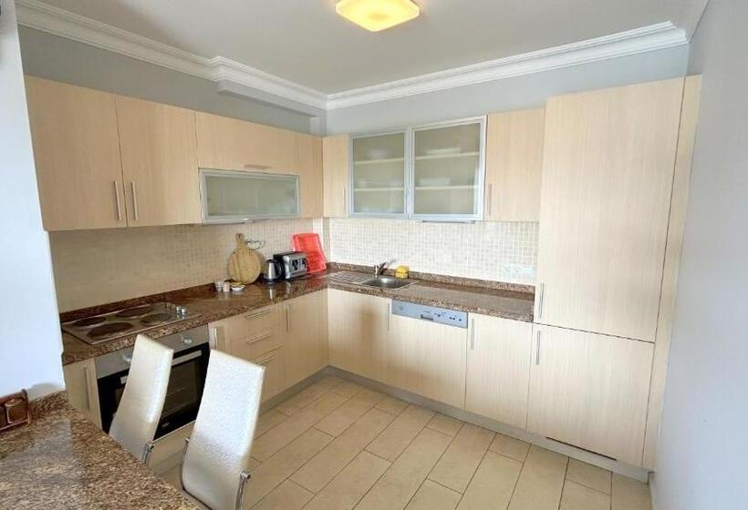 اتاق خانوادگی با چشمانداز دریا, Istankoy