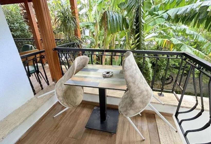 اتاق استاندارد با بالکن, Istankoy