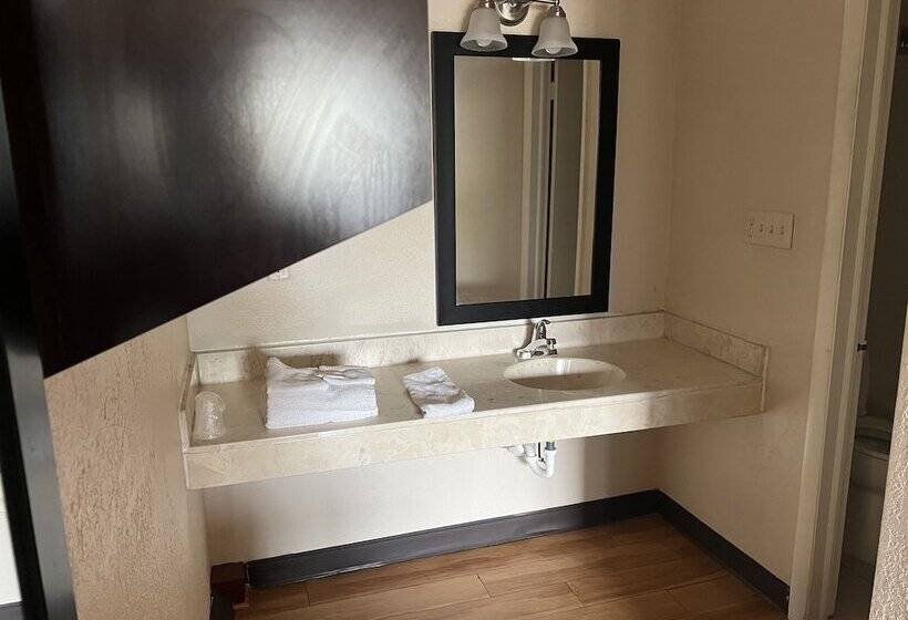 Номер Стандарт 2 Двуспальные Кровати, Knights Inn Ashland