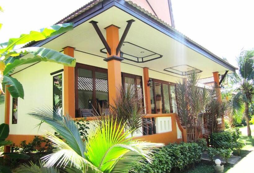 带花园景观和一个卧室的别墅, Lanta Il Mare Beach Resort