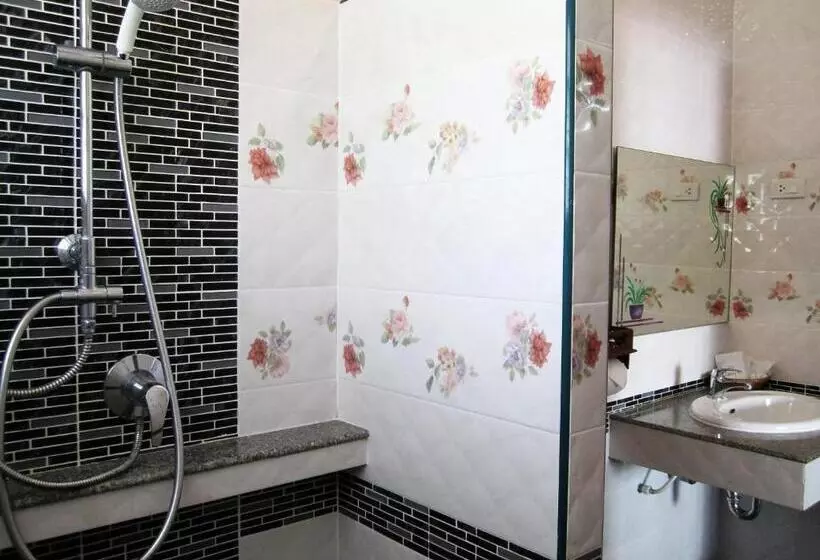 اتاق لوکس سه تخته, Lanta Il Mare Beach Resort