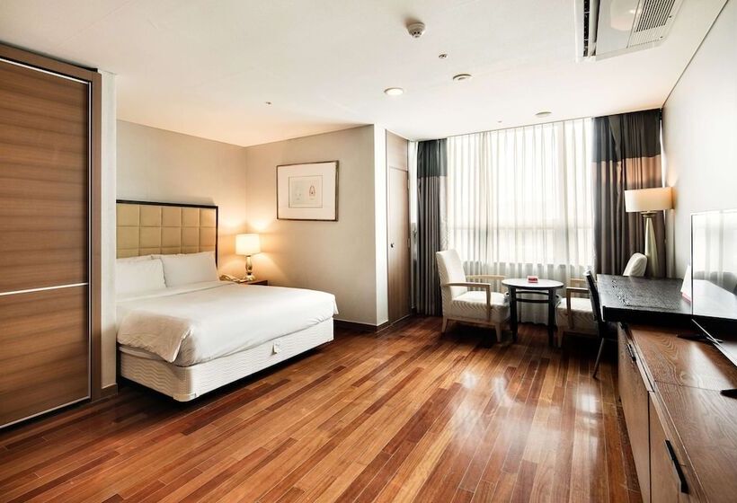 Номер Deluxe, Ramada Hotel And Suites Seoul Namdaemun