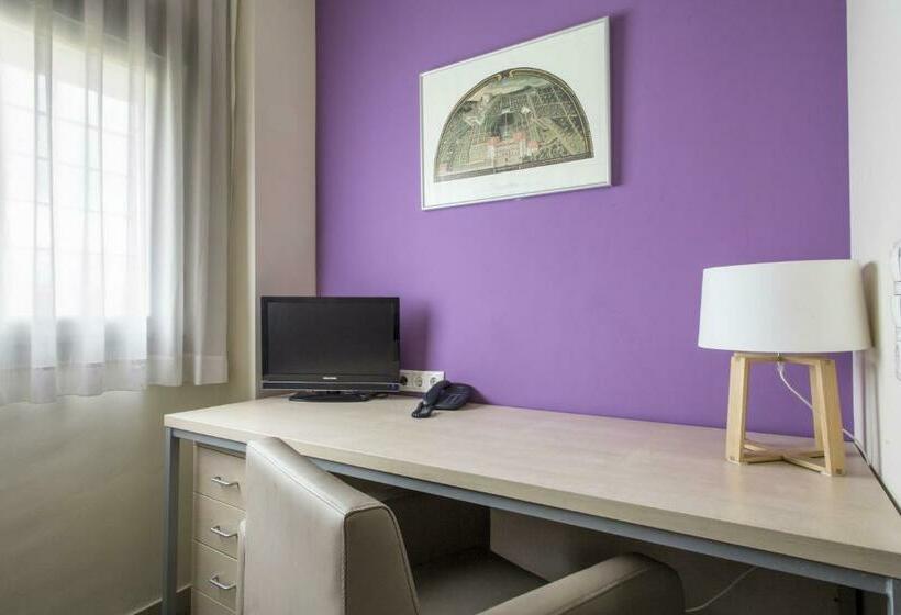 סטודיו אקזקיוטיב, Residencia Universitaria Los Abedules