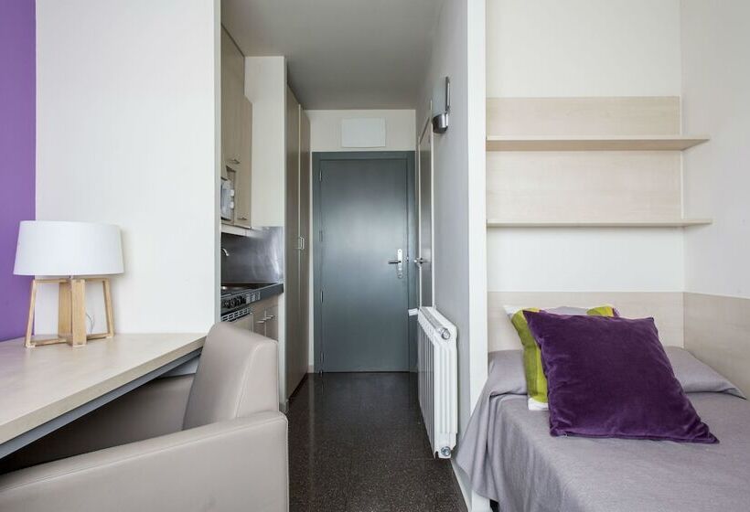 סטודיו אקזקיוטיב, Residencia Universitaria Los Abedules