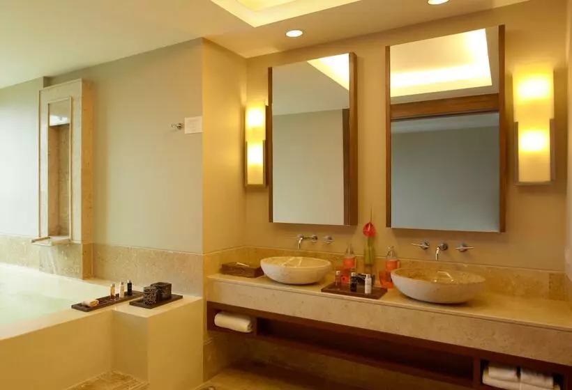 オーシャンビュースイート, Shasa Resort   Luxury Beachfront Suites