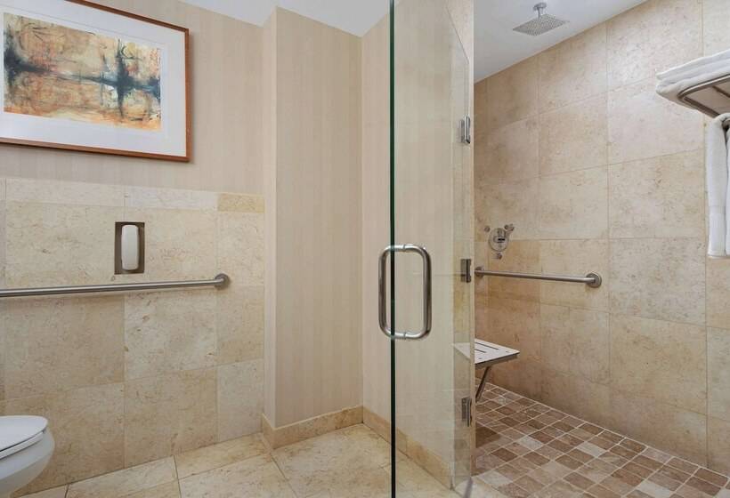 סוויטה מותאמת לאדם עם מוגבלויות, Z Ocean Hotel, Classico A Sonesta Collection