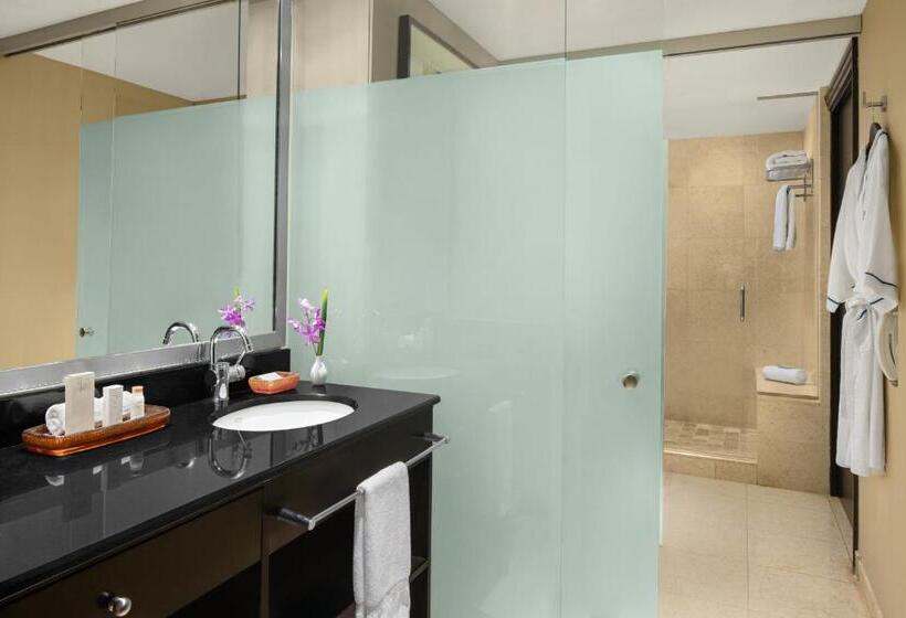 סוויטה צדדית נוף לים, Z Ocean Hotel, Classico A Sonesta Collection