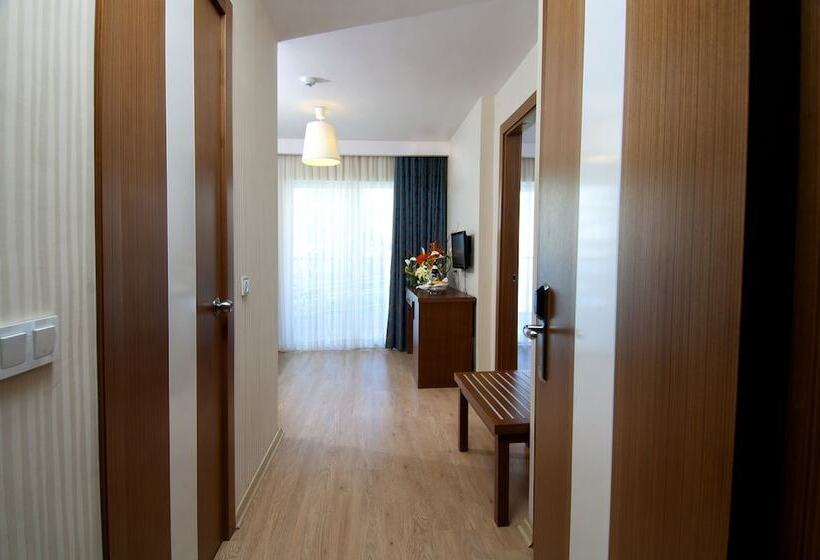 חדר משפחתי, Supreme