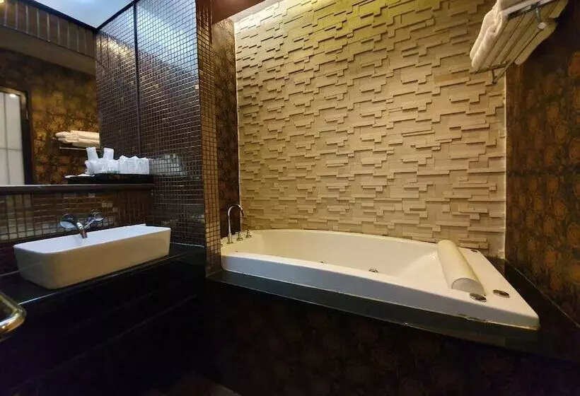 Deluxe-huone, Tharaburi Resort