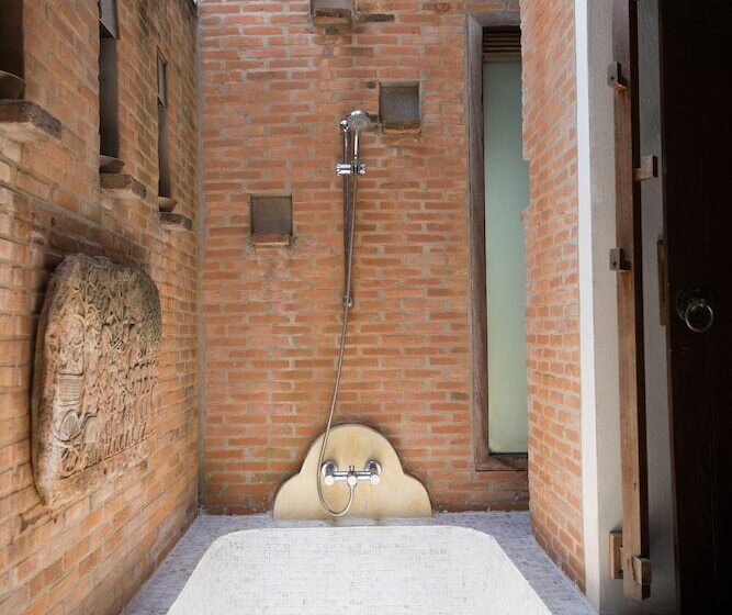 סוויטה, Tharaburi Resort