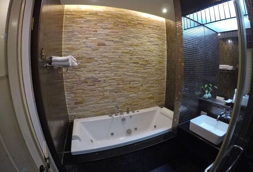 חדר משפחתי מקשר, Tharaburi Resort