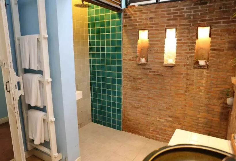 Deluxe-huone, Tharaburi Resort