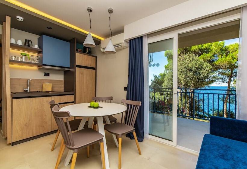 オーシャンビューバルコニー付きワンベッドルームアパートメント, Arena Verudela Beach