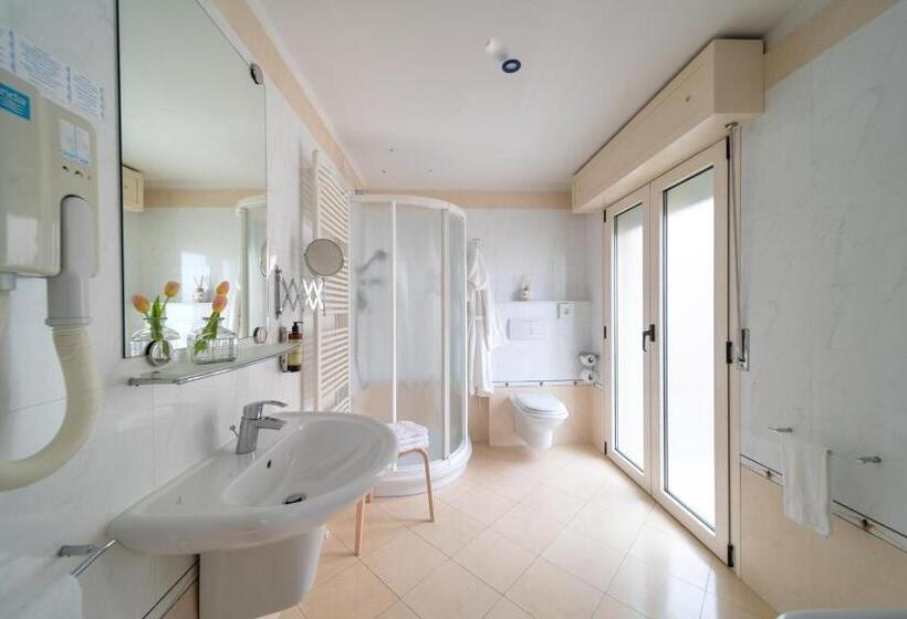 سوییت با چشم‌انداز دریا, Ancora