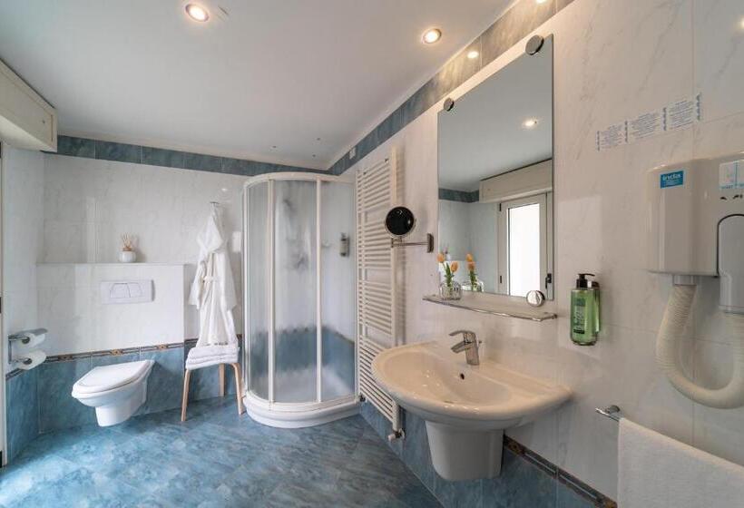 سوییت با چشم‌انداز دریا, Ancora