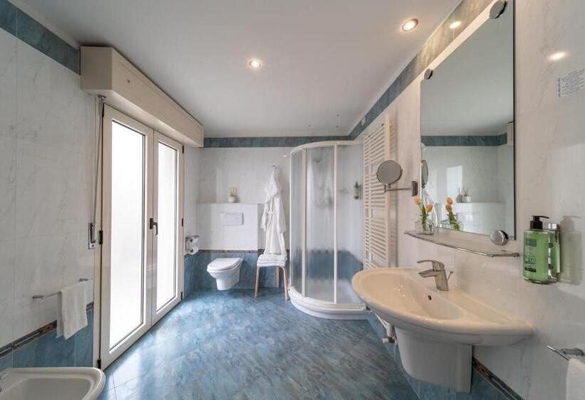 سوییت با چشم‌انداز دریا, Ancora