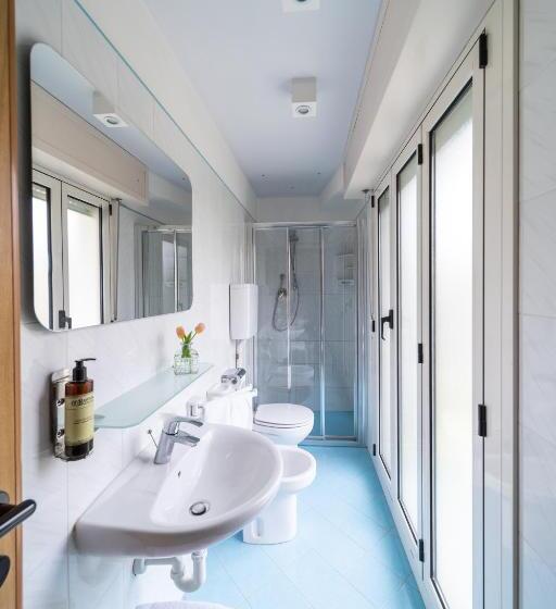 اتاق استاندارد چهار تخته با چشم‌انداز دریا, Ancora